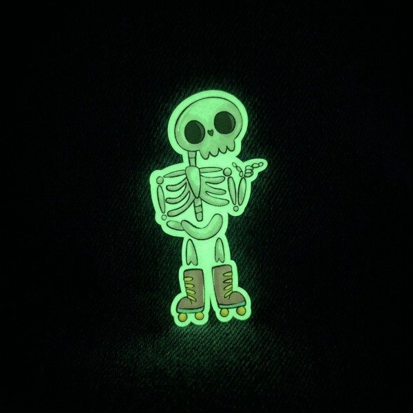 Producto - Sticker Die Cut Glow in the Dark Esqueleto en patines - EDICIÓN LIMITADA