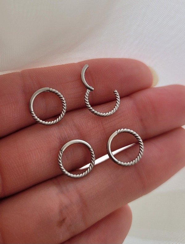 Producto - Piercing sin fin c/bisagra torzado 8 mm AQ
