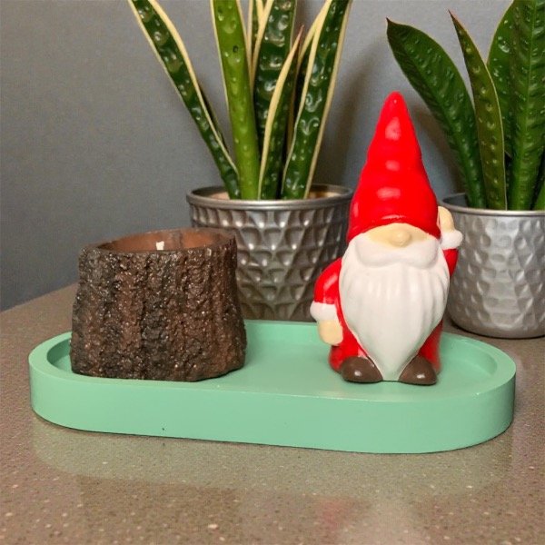 Producto - COMBO #19 Gnomo navideño +Tronquito con Vela aromática+Bandeja de 18cm