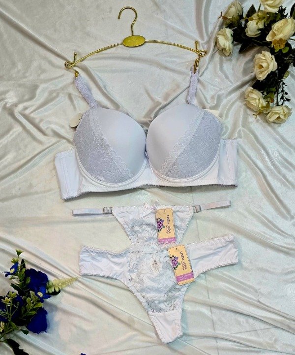 Producto - CONJUNTO ARMADO IMPORTADO DE TRES PIEZAS BLANCO (A36 B)