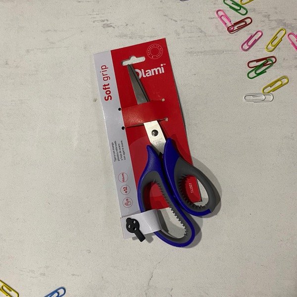 Producto - Tijera soft grip 19,4 cm. Olami