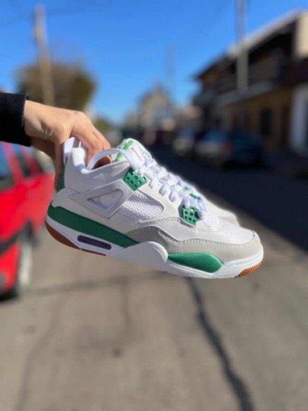 Producto - JORDAN 4 RETRO SB PINE GREEN
