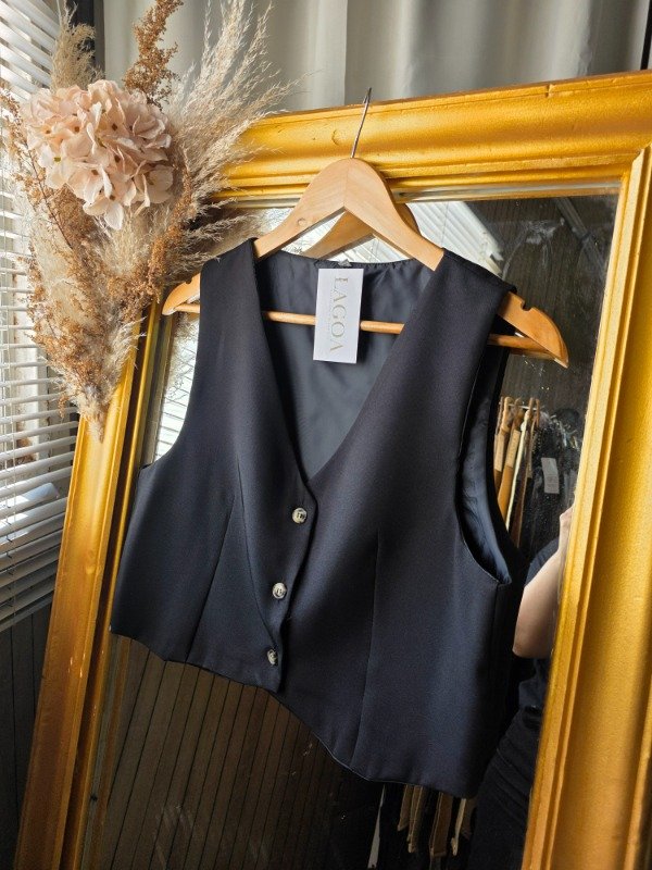 Producto - R35 chaleco negro sastrero