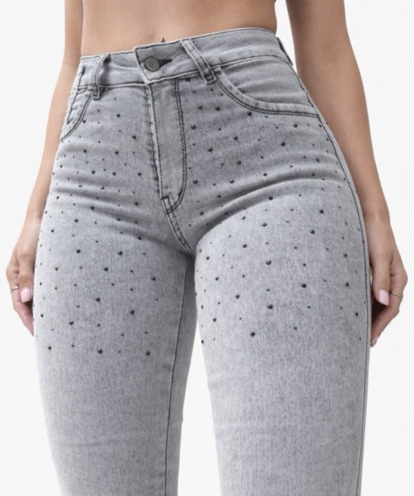 Producto - Jeans chupin elastizado con tachas - 1