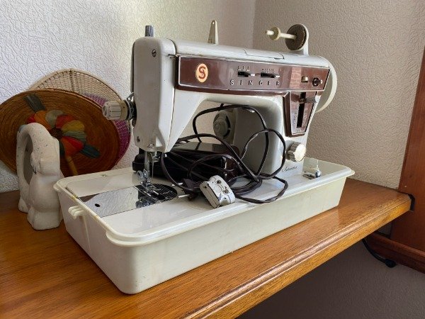 Producto - MAQUINA DE COSER SINGER METALICA CON DISCOS DE BORDADO #10514