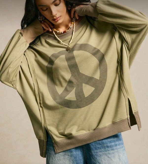 Producto - Buzo holgado con tajo en costados