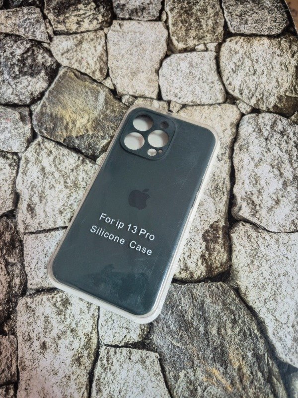 Producto - Funda silicone con logo Iphone 13 Pro verde oscuro