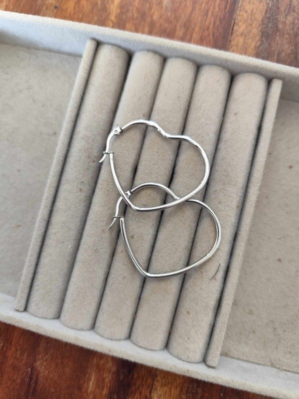 Producto - Aros argolla corazón . Tamaño 3. Acero quirúrgico.