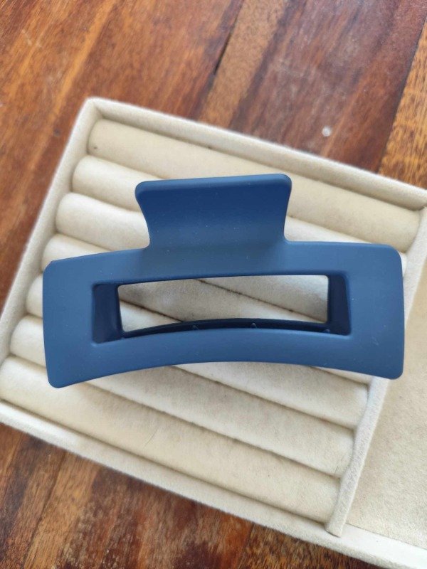 Producto - Broche clásico azul.