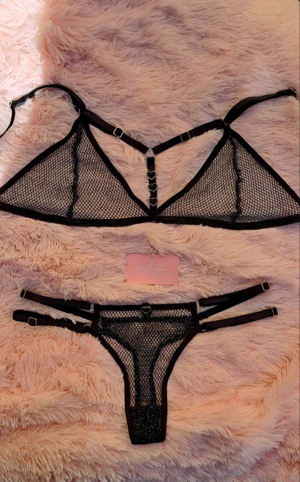 Producto - CONJUNTO TRIANGULO DE RED CON CORAZONES Y LESS DOBLE