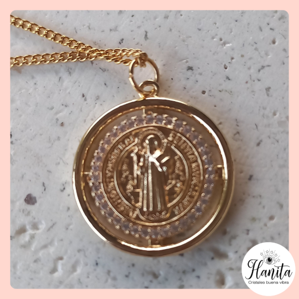 Producto - Medalla de San Benito con circones en oro laminado