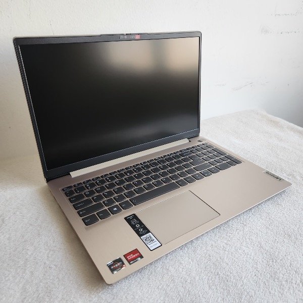 Producto - Notebook lenovo 15 pulgadas