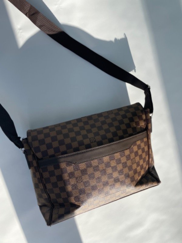 Producto - Bolso LV A4 marrón - 1
