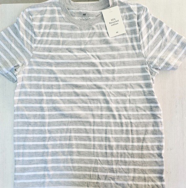 Remera manga corta HyM talle 12/14 rayada gris y blanca