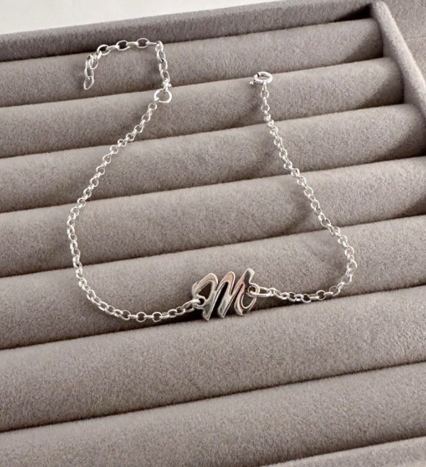 Producto - Pulsera roló con inicial central