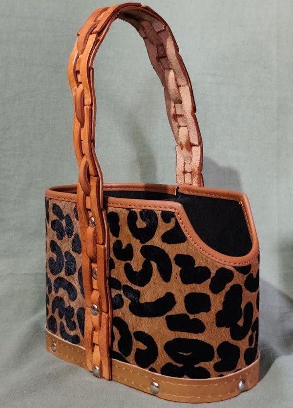 Producto - CANASTA SIMPLE URUGUAYA CON PELO