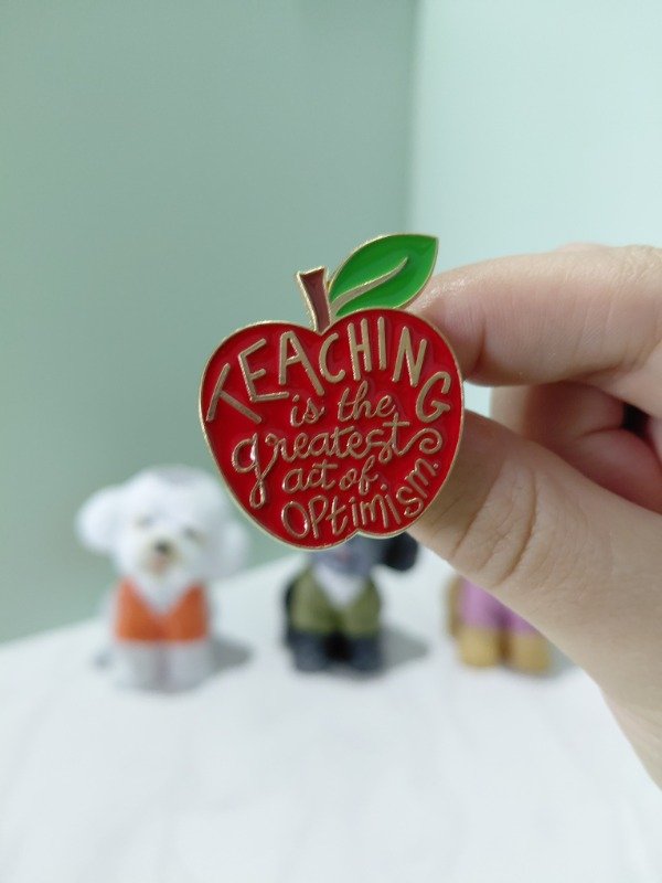 Producto - Pin metalizado - Teaching is the greatest act of optimism #3119