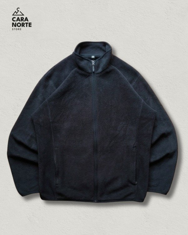 Producto - CAMPERA UNIQLO NEGRA DE POLAR TALLE L
