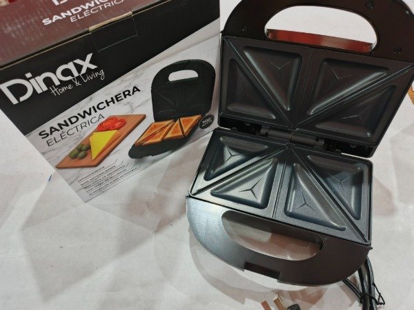 Producto - SANDWICHERA WLWCTRICA DINAX ANTIADHERENTE