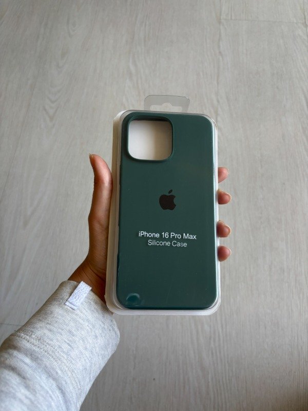 Producto - Silicone Case Dark Olive Iphone 16 Pro Max