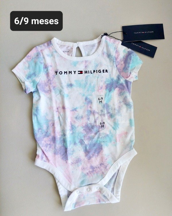 Body Tommy hilfiger talle 6/9 meses multicolor