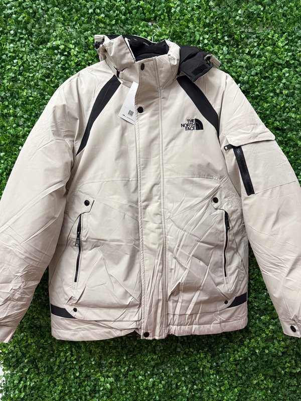 Producto - Campera TNF impermeable con atrapa nieve