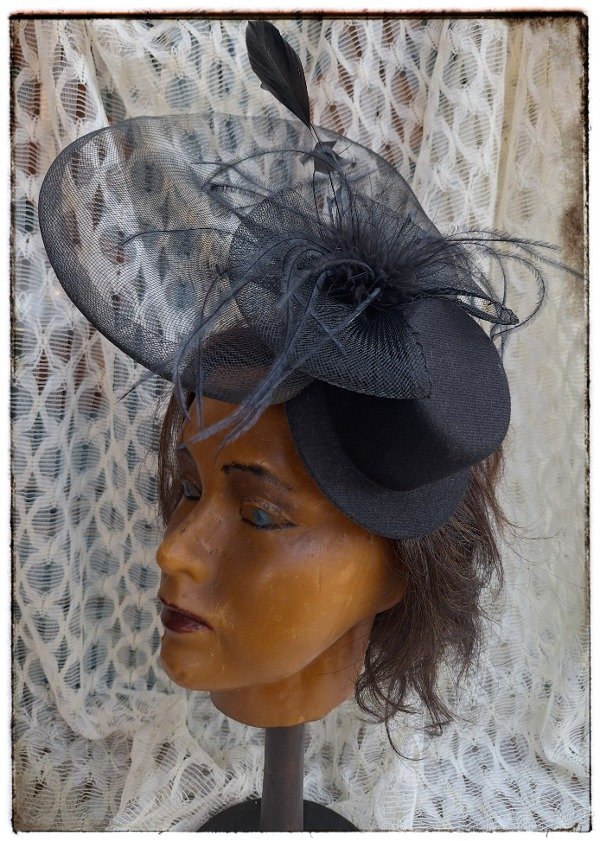 Producto - Fascinator Artesanal negro plumas