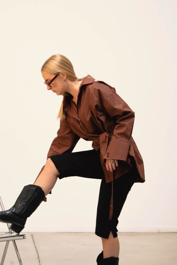Producto - CAMISA ASIMETRICA - MARRON - 2