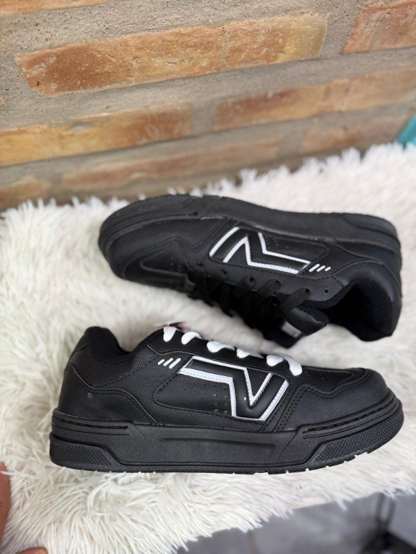 Producto - VANS UPLAND TOP BLACK