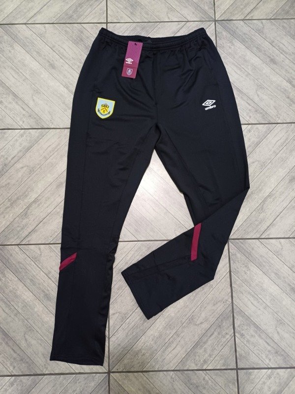 Producto - Pantalón s/bolsillos Burnley - Umbro