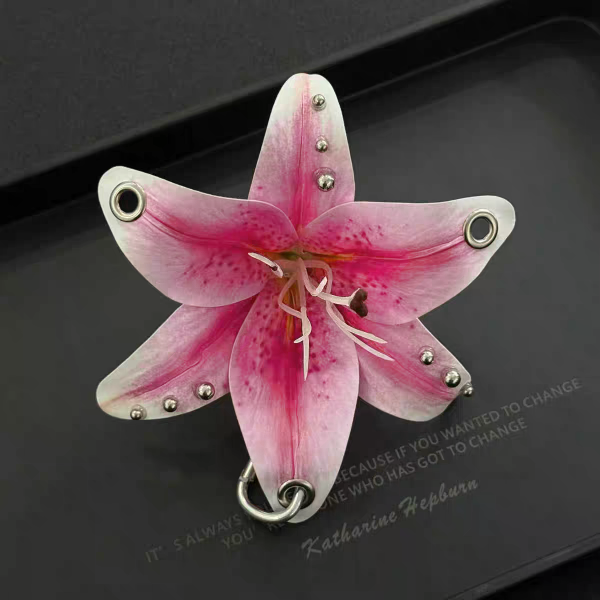 Producto - Colgante llavero flor lirio