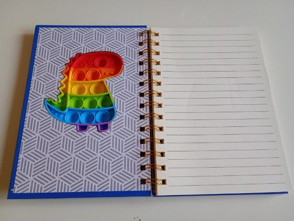 Producto - Cuaderno POP-IT. Tapa dura, espiral metálico, hojas ralladas A5. DINO - 1