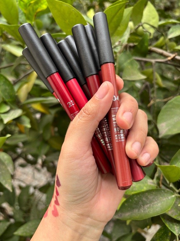 Producto - Delineador de labios Karité tapa negra
