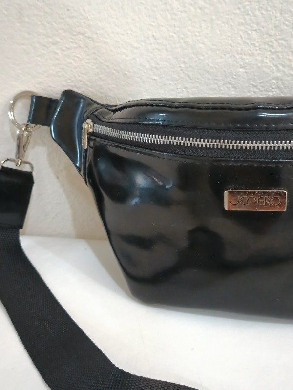 Producto - RIÑONERA VERO CHAROL NEGRO
