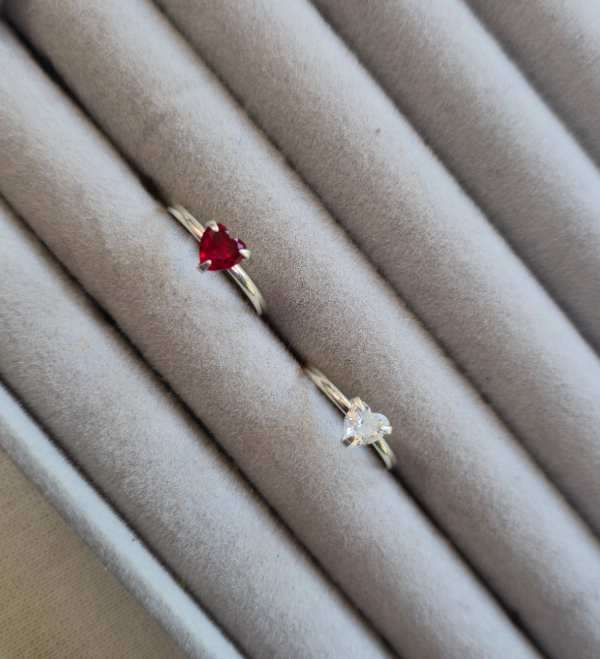 Producto - Anillo corazon PLATA 925 (rojo y blanco tornasol)