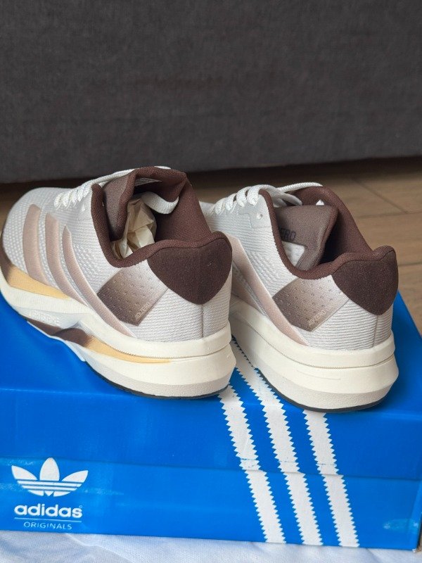 Producto - Adidas LightStrike Beige - 3