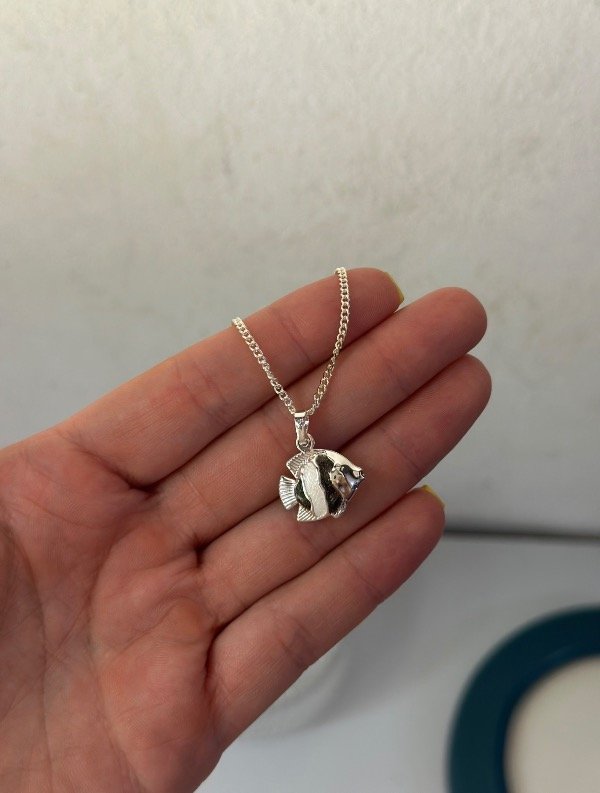 Producto - Collar con dije pez koi