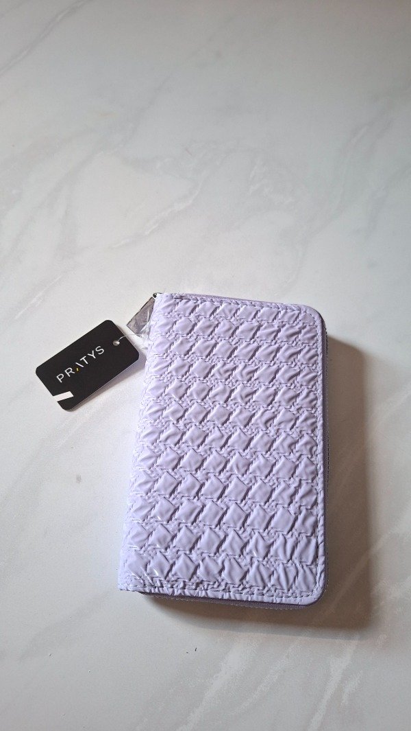 Producto - Billetera mediana con textura Pratys lila