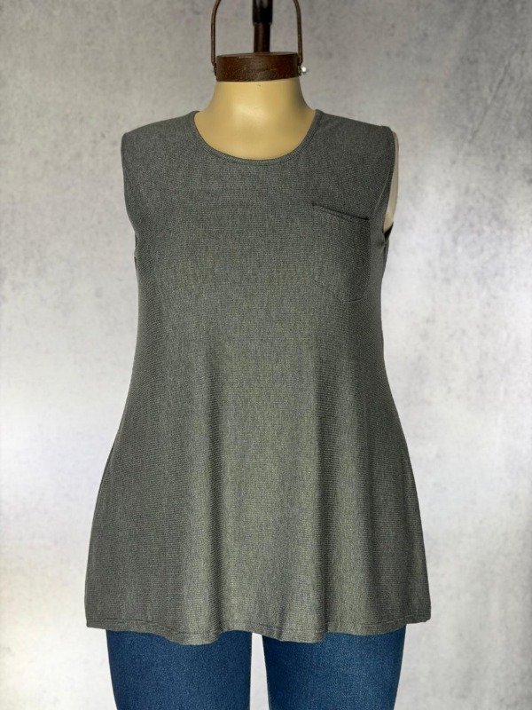 Producto - MUSCULOSA GRIS TOPO MORLEY BASICA CON BOLSILLO