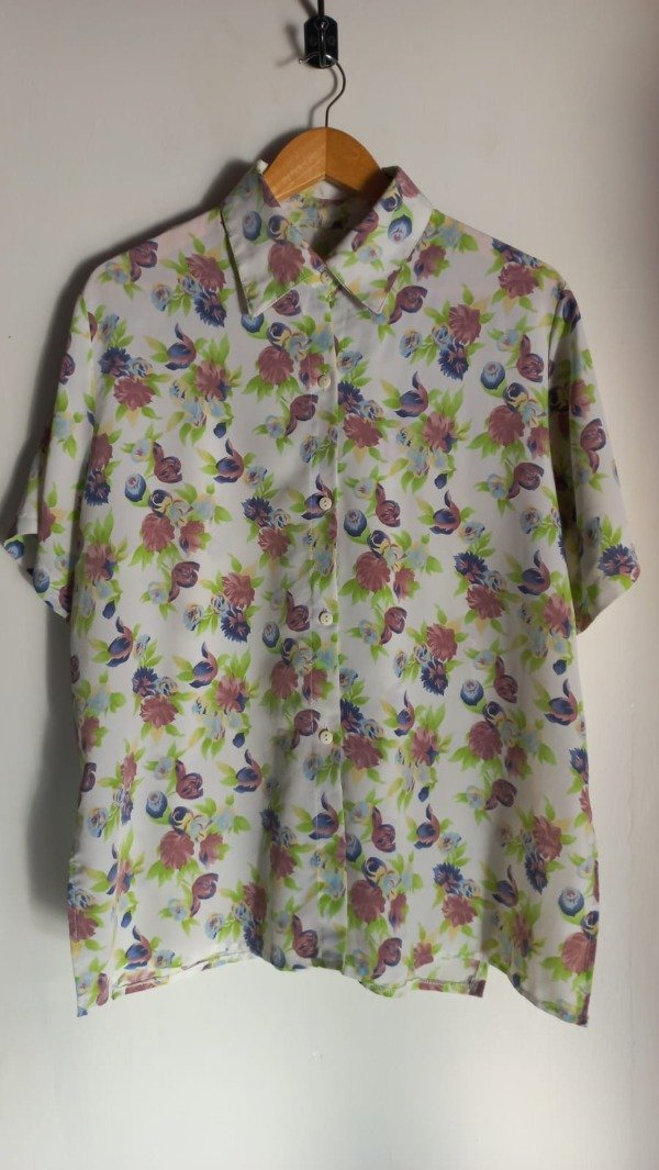 Producto - CAMISA FLORES HOJITAS VERDES