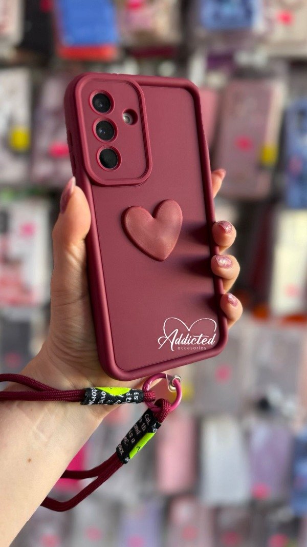 Producto - Case corazon con correa bordo