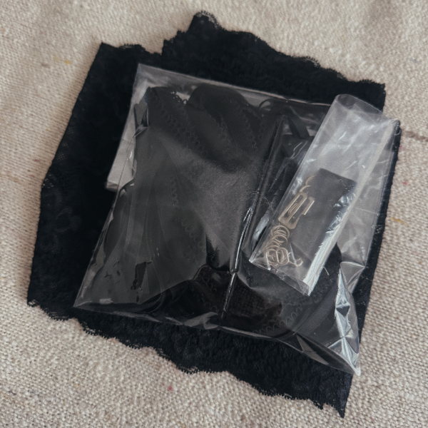 Producto - Kit de costura! dos conjuntos bralette y less regulable - Negro