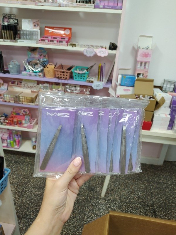 Producto - Pinza para cejas naez