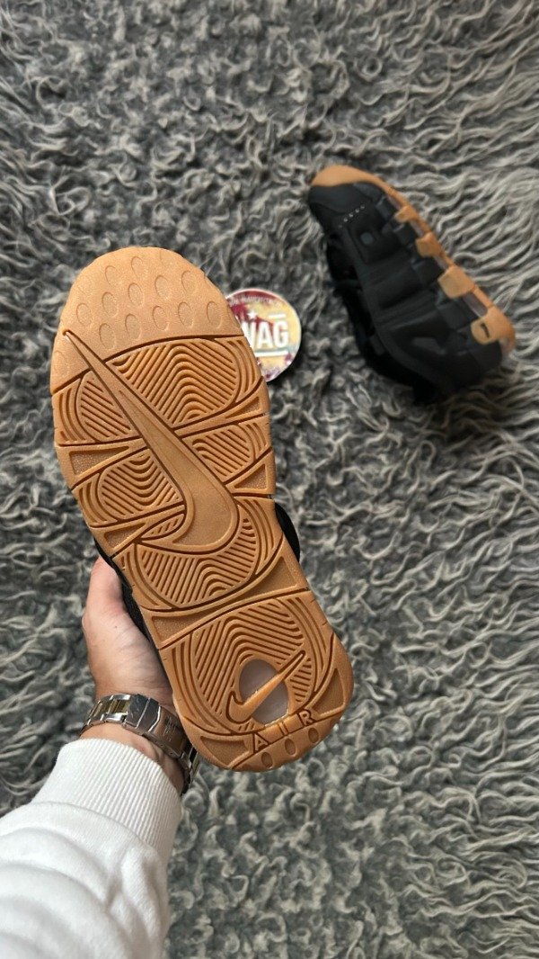 Producto - AIR MORE UPTEMPO LOW BLACK GUM - 3