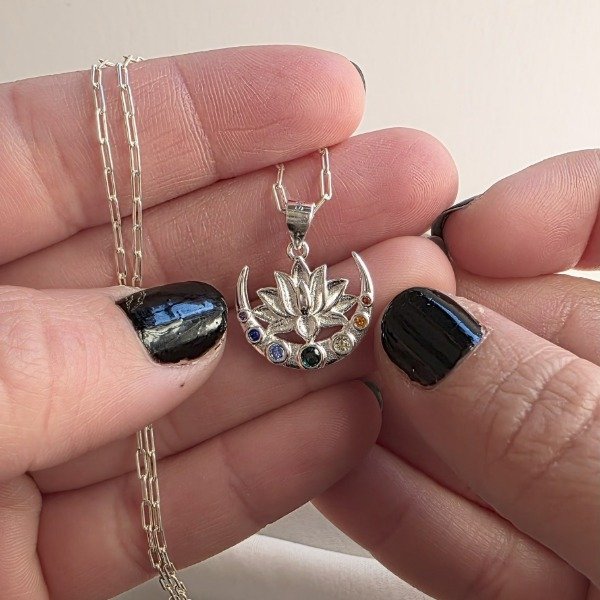 Producto - Dije Plata925 flor del loto con luna y 7 chakras