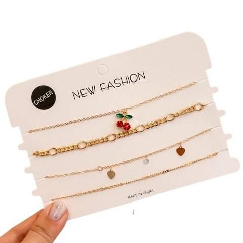 Producto - Set de 4 cadenitas doradas corazón y cereza