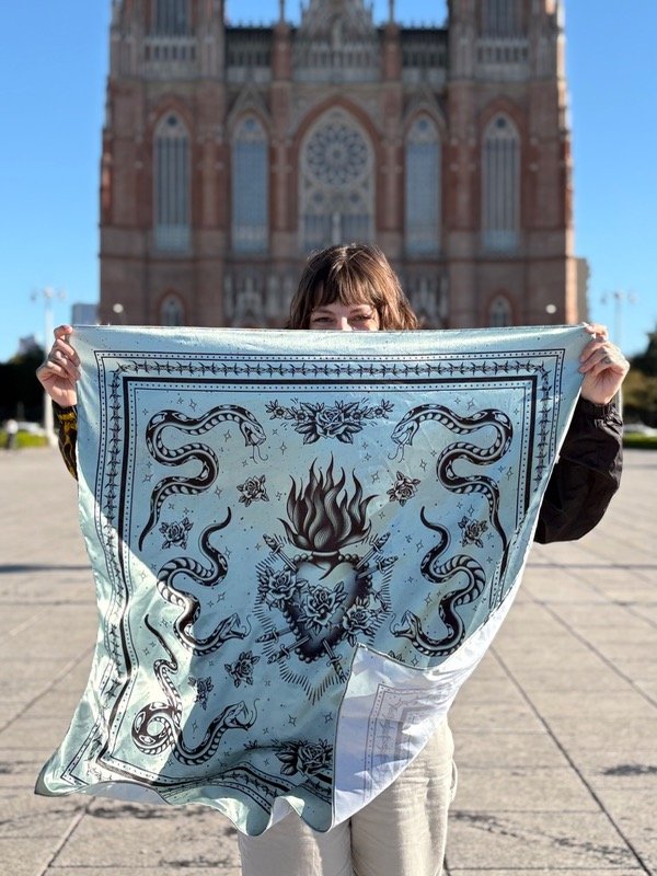 Producto - Pañuelo grande de serpientes