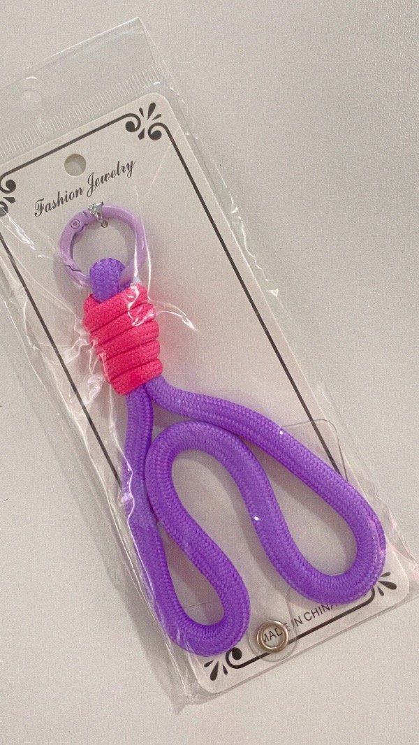 Producto - Strap phone o llavero Roma. Violeta