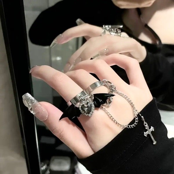 Producto - Anillos Y2K bat