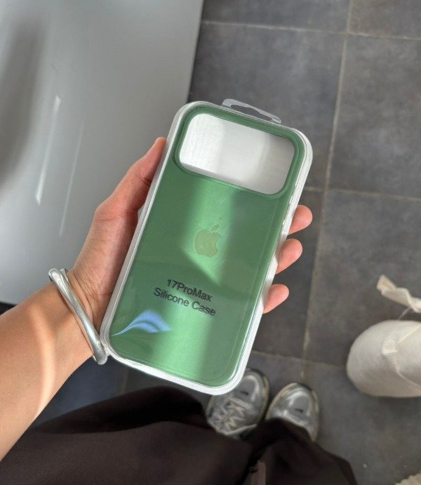 Producto - Silicone Case Verde (Iphone 17 Pro Max)